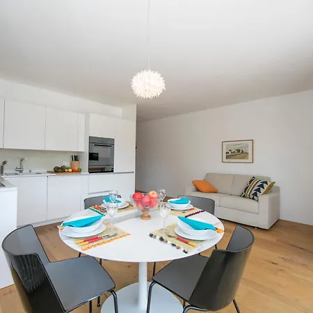 Apartment Charm - Happy *